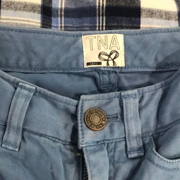 2 Aritzia TNA short shorts 0 - Picture 3 of 6